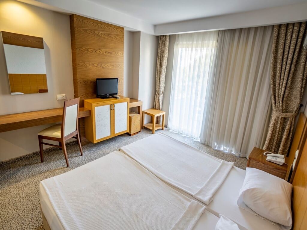 rooms-standard-room-side-sea-view