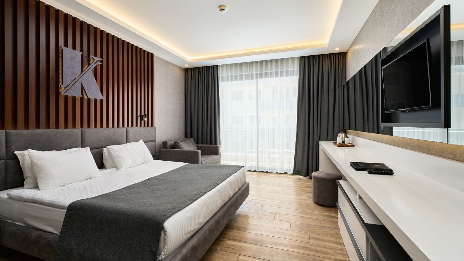 rooms-standard-deluxe-room