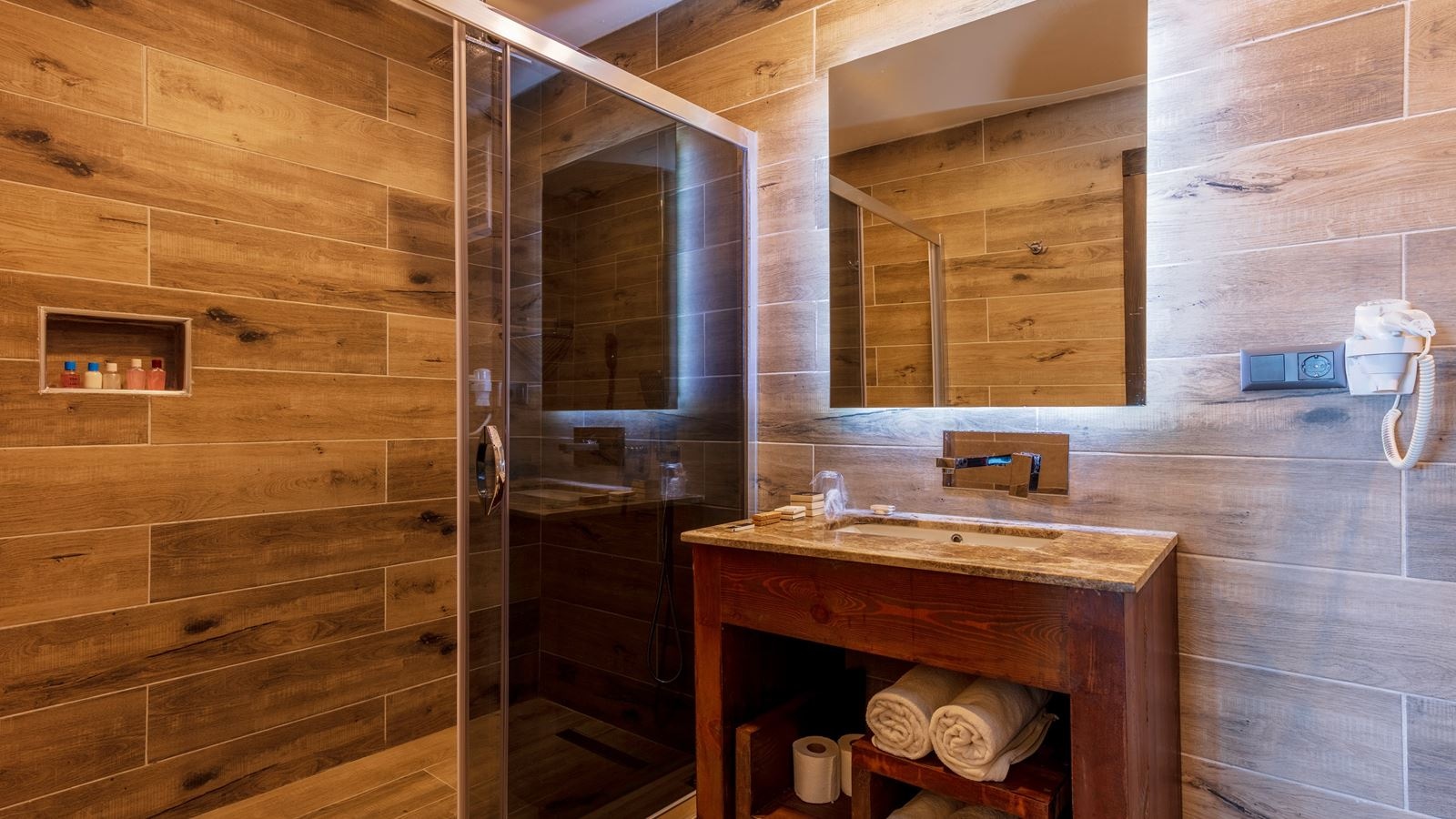 rooms-panoramic--terrace--room-with--jaccuzi