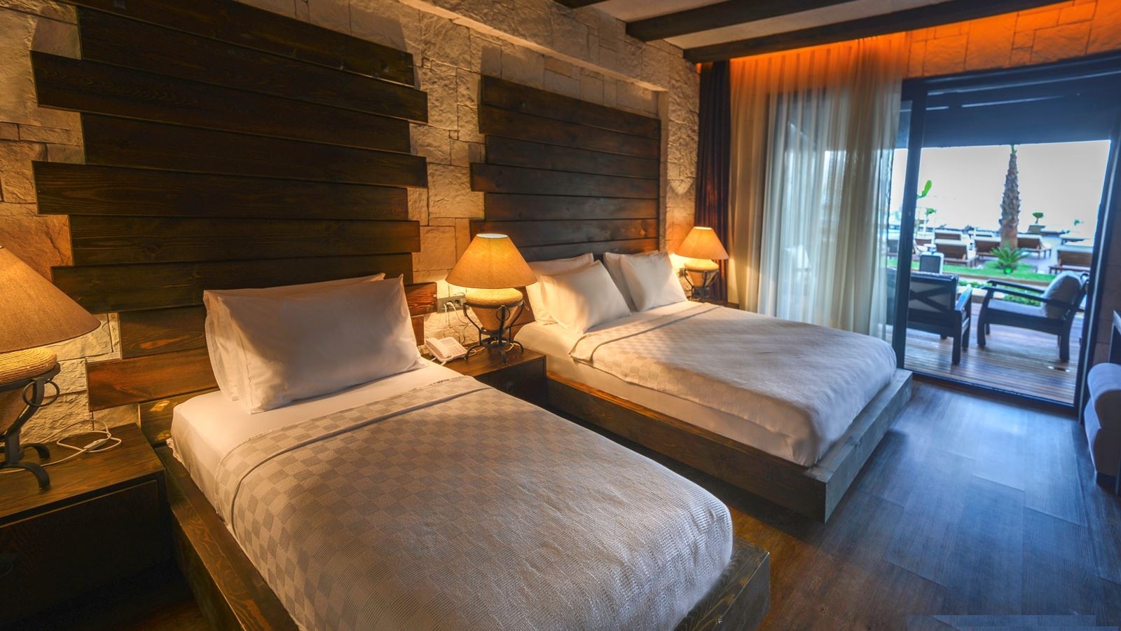 rooms-deluxe-room-terrace