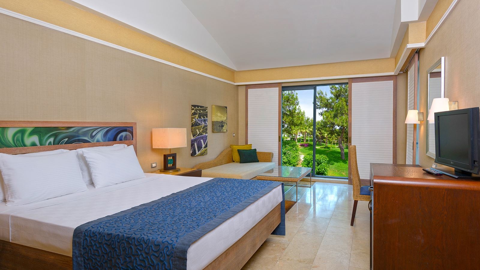 rooms-family-suite-land-view