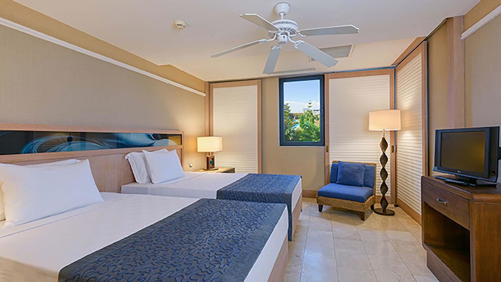 rooms-family-suite-side-sea-view