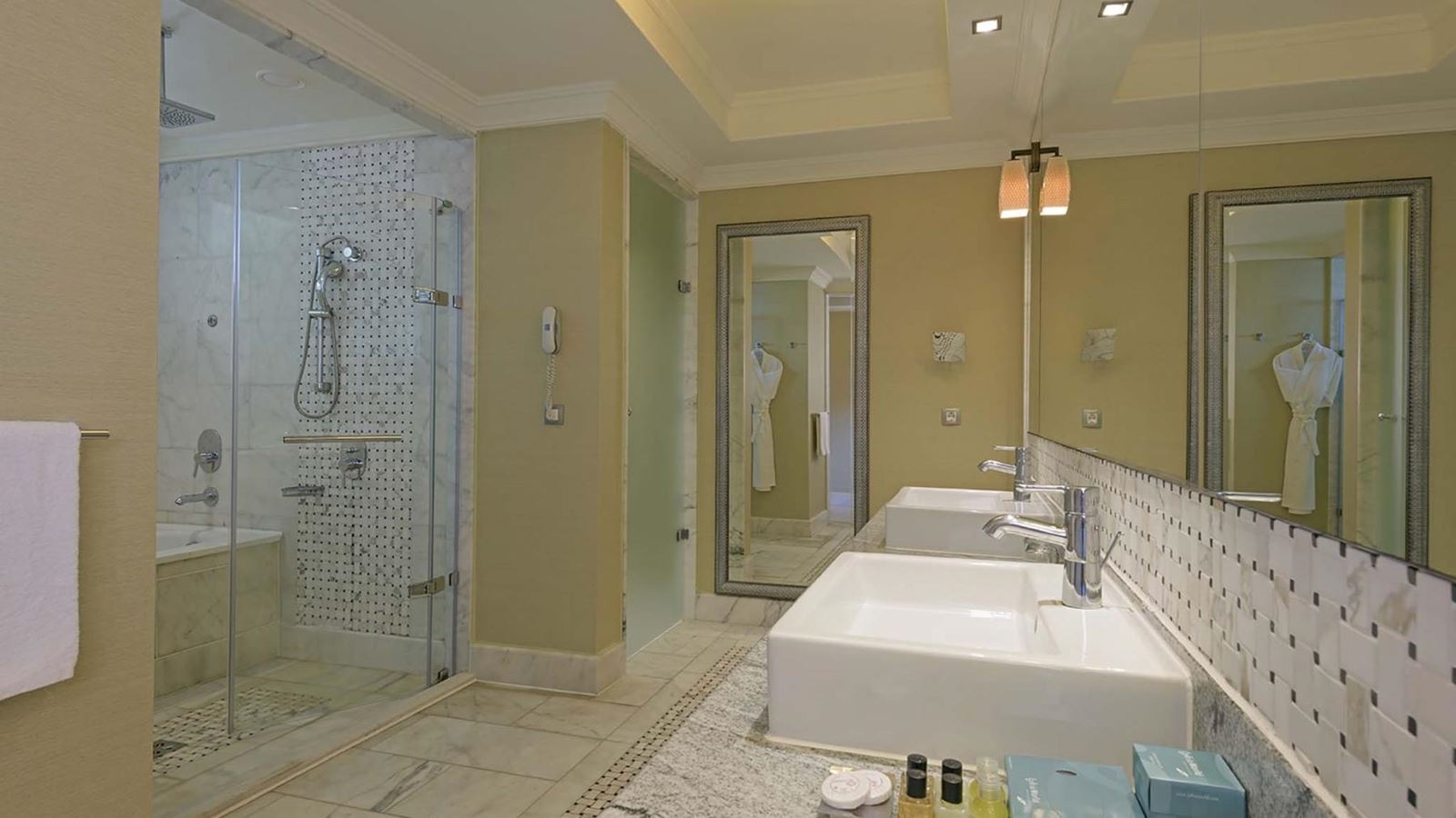 rooms-family-suite-side-sea-view