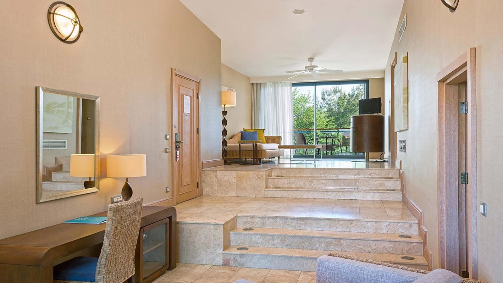 rooms-family-suite-side-sea-view