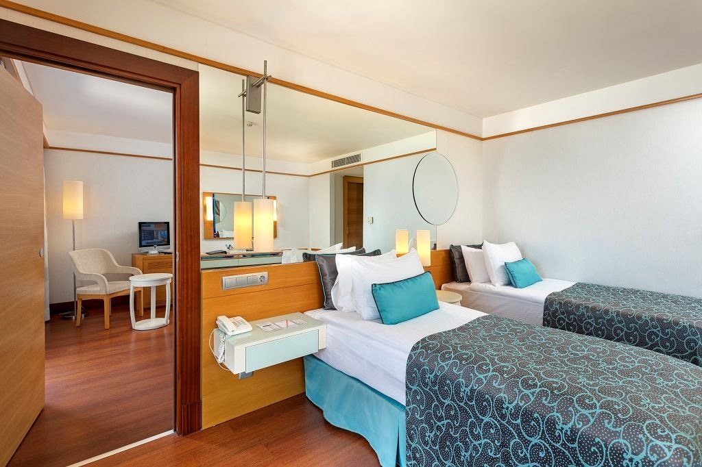 rooms-connection-room-balcony-or-terrace