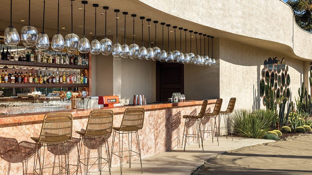 bars-adult-beach-club-bar