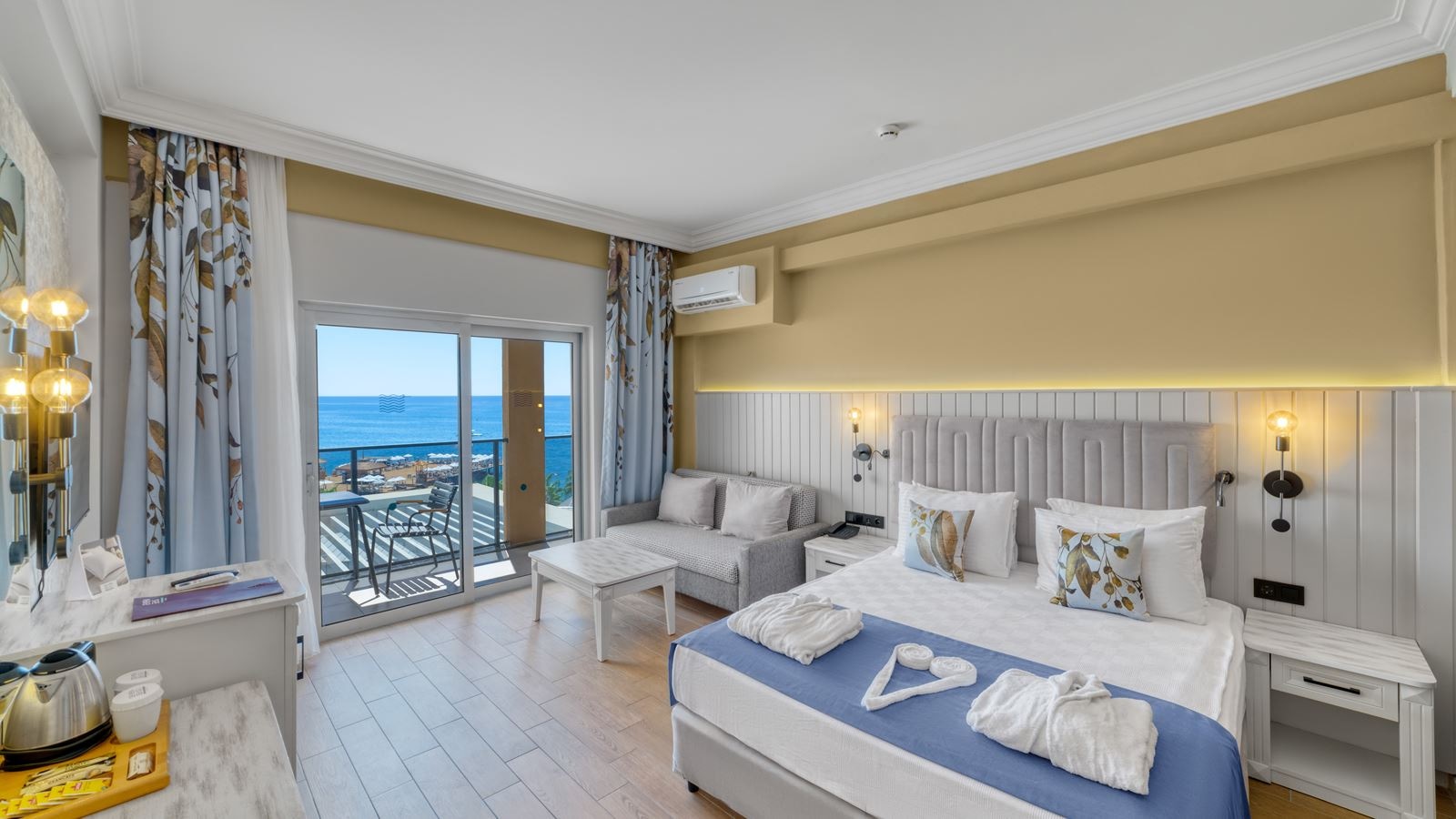 rooms-family-room-sea-view