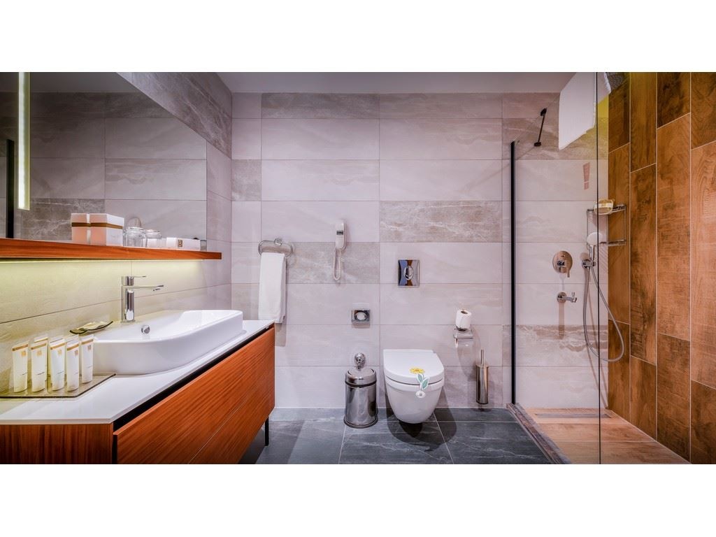 rooms-family-lake-house