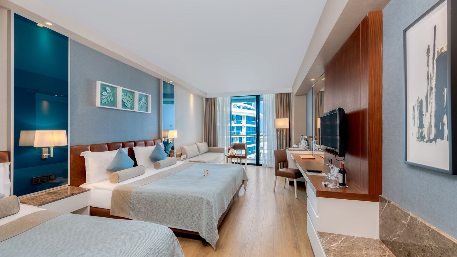 rooms-quadro-room-land-view