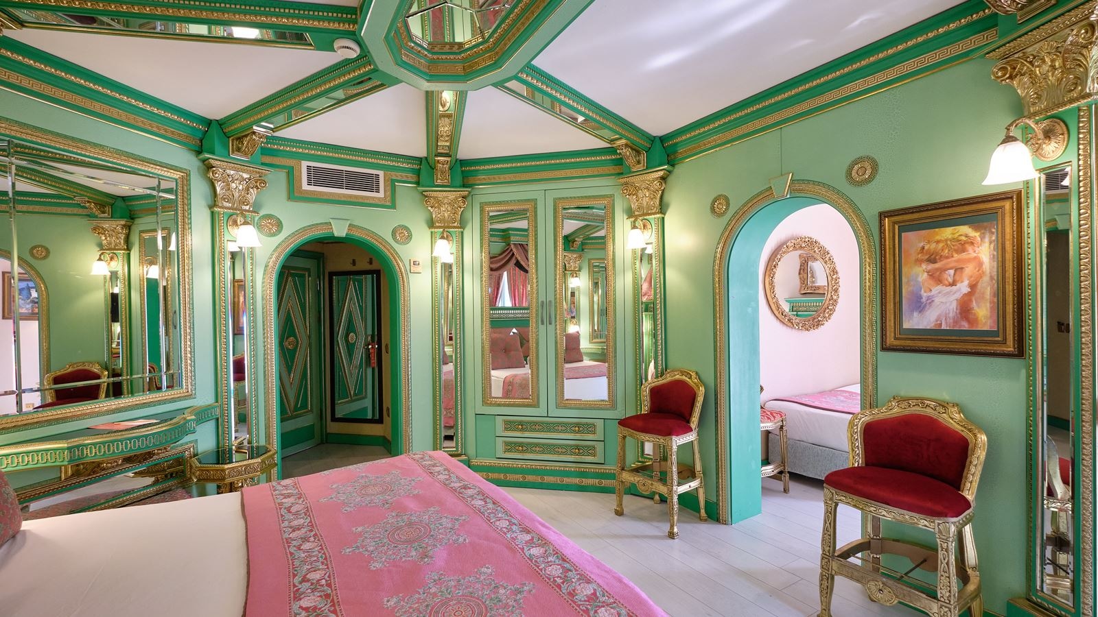 rooms-club-family-room