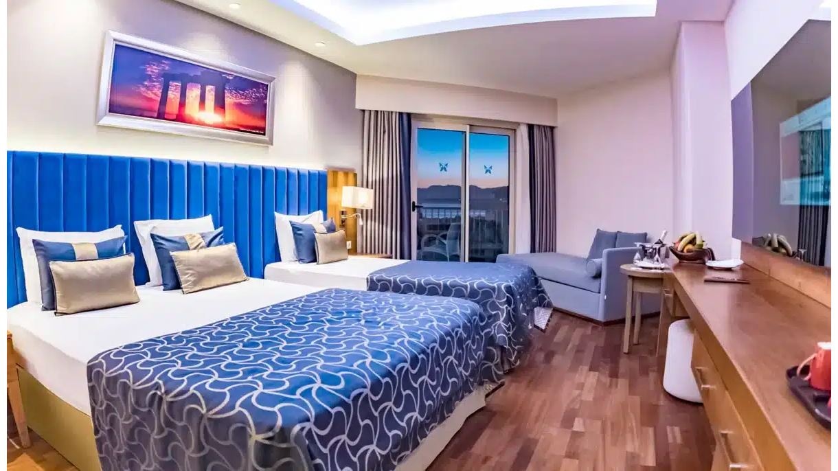 rooms-large-room-with-balcony