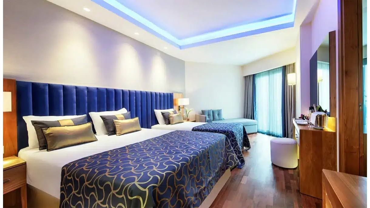 rooms-family-2-rooms-side-sea-view-with-balcony