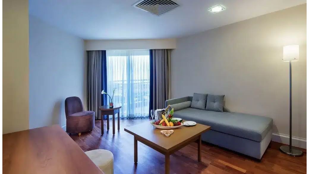 rooms-family-2-rooms-side-sea-view-with-balcony