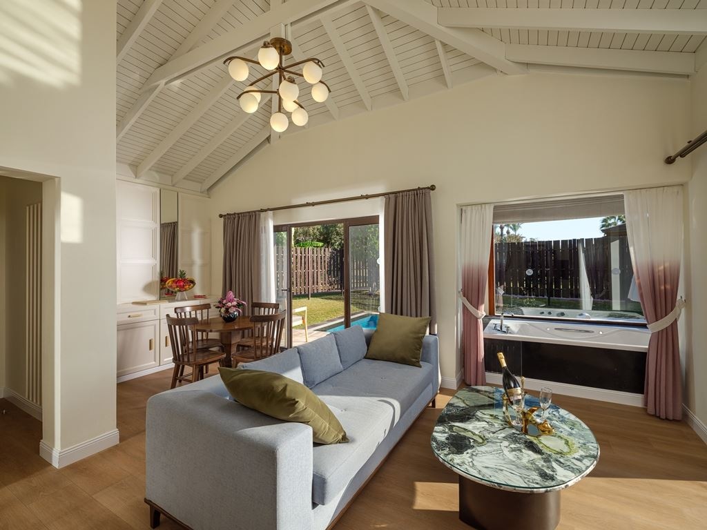 rooms-beach-villa-with-pool