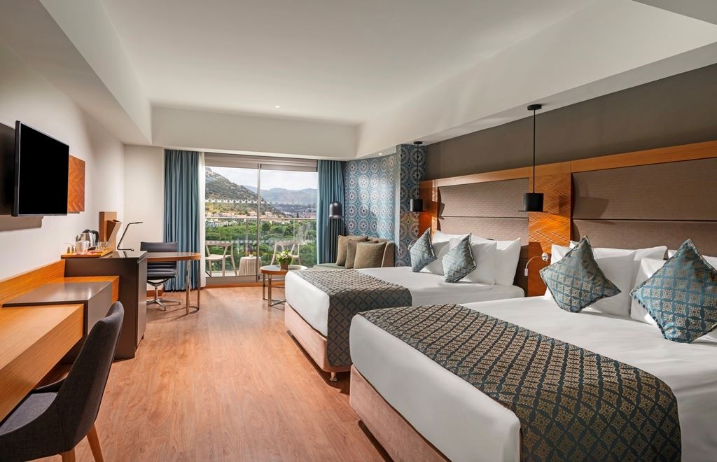 rooms-deluxe-room-side-sea-view