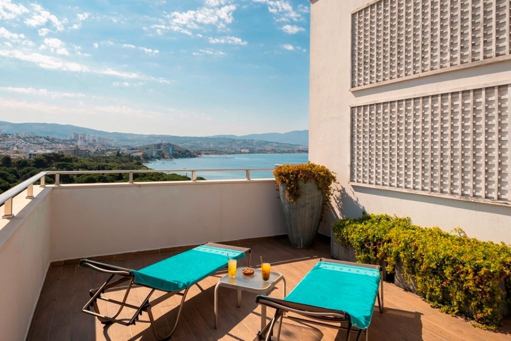 rooms-corner-suite-side-sea-view