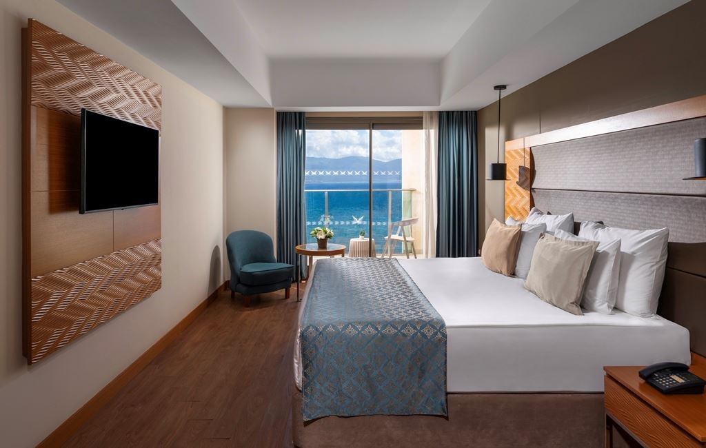 rooms-junior-suite-side-sea-view