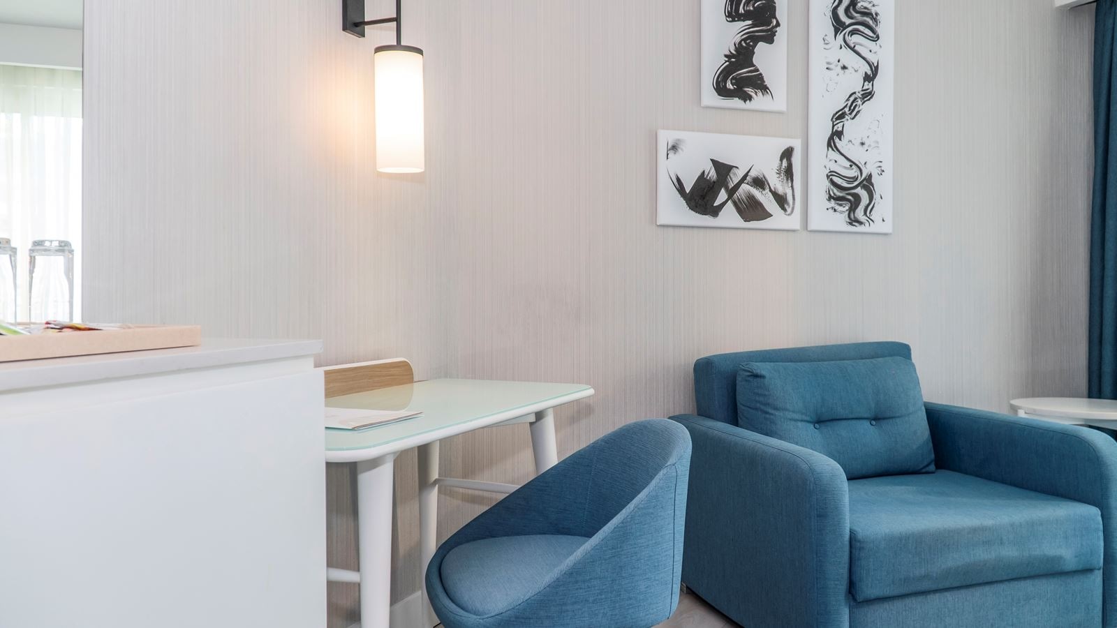 rooms-superior-standard-room-land-view-with-balcony