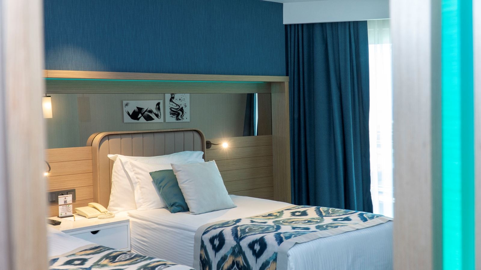 rooms-superior-standard-room-land-view-with-balcony