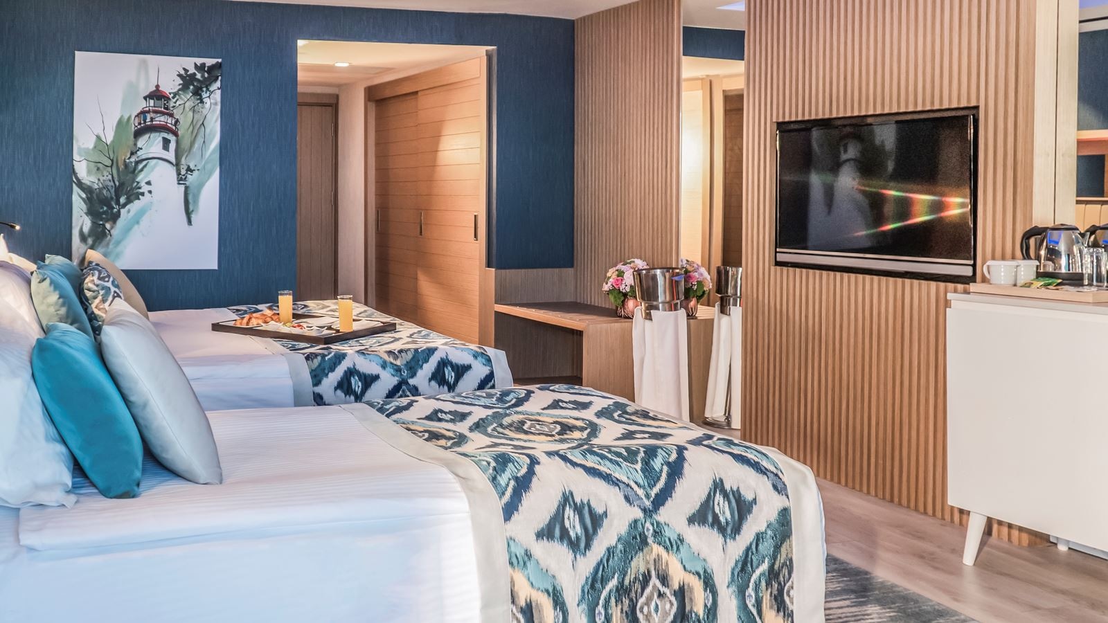 rooms-superior-standard-room-side-sea-view-with-balcony