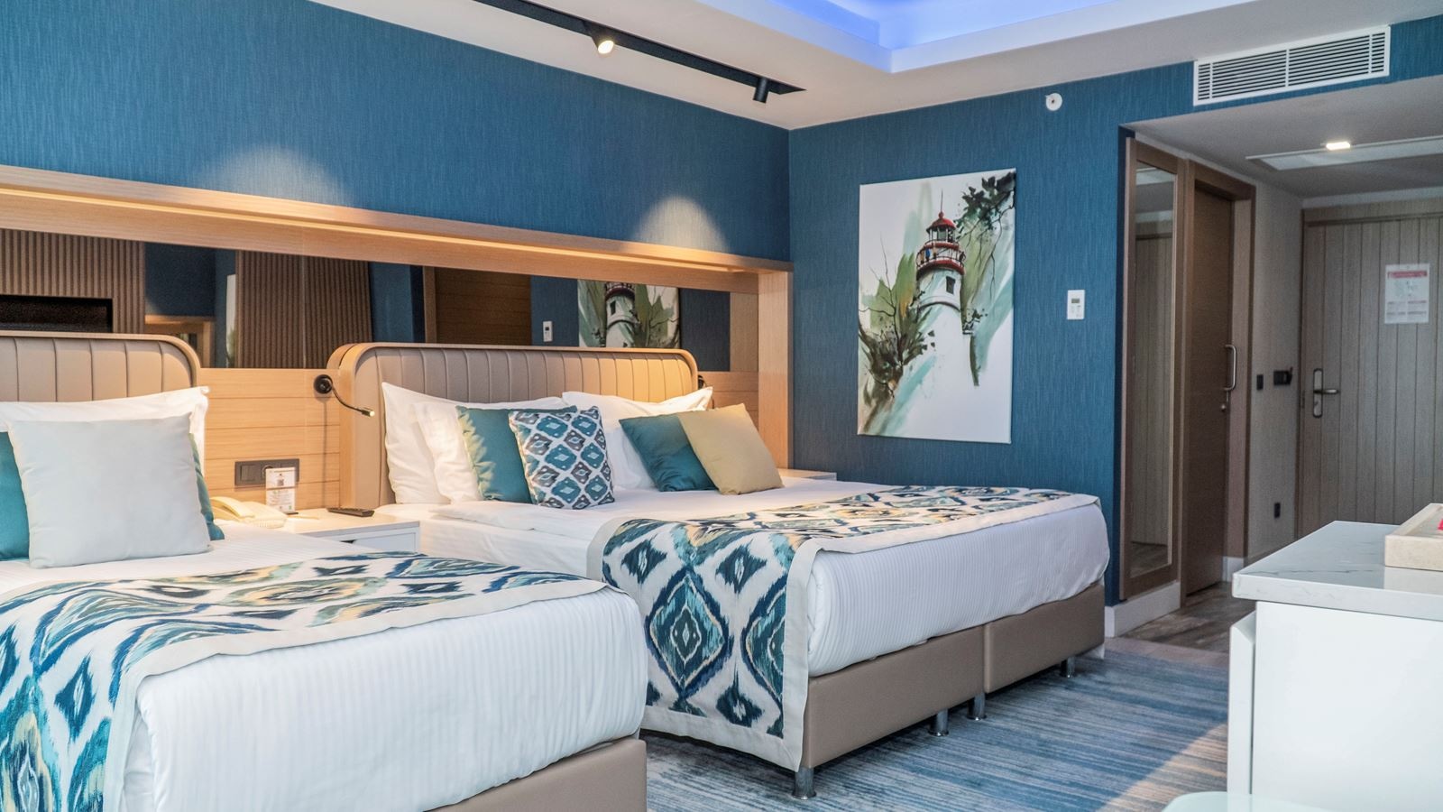 rooms-superior-standard-room-sea-view-with-balcony