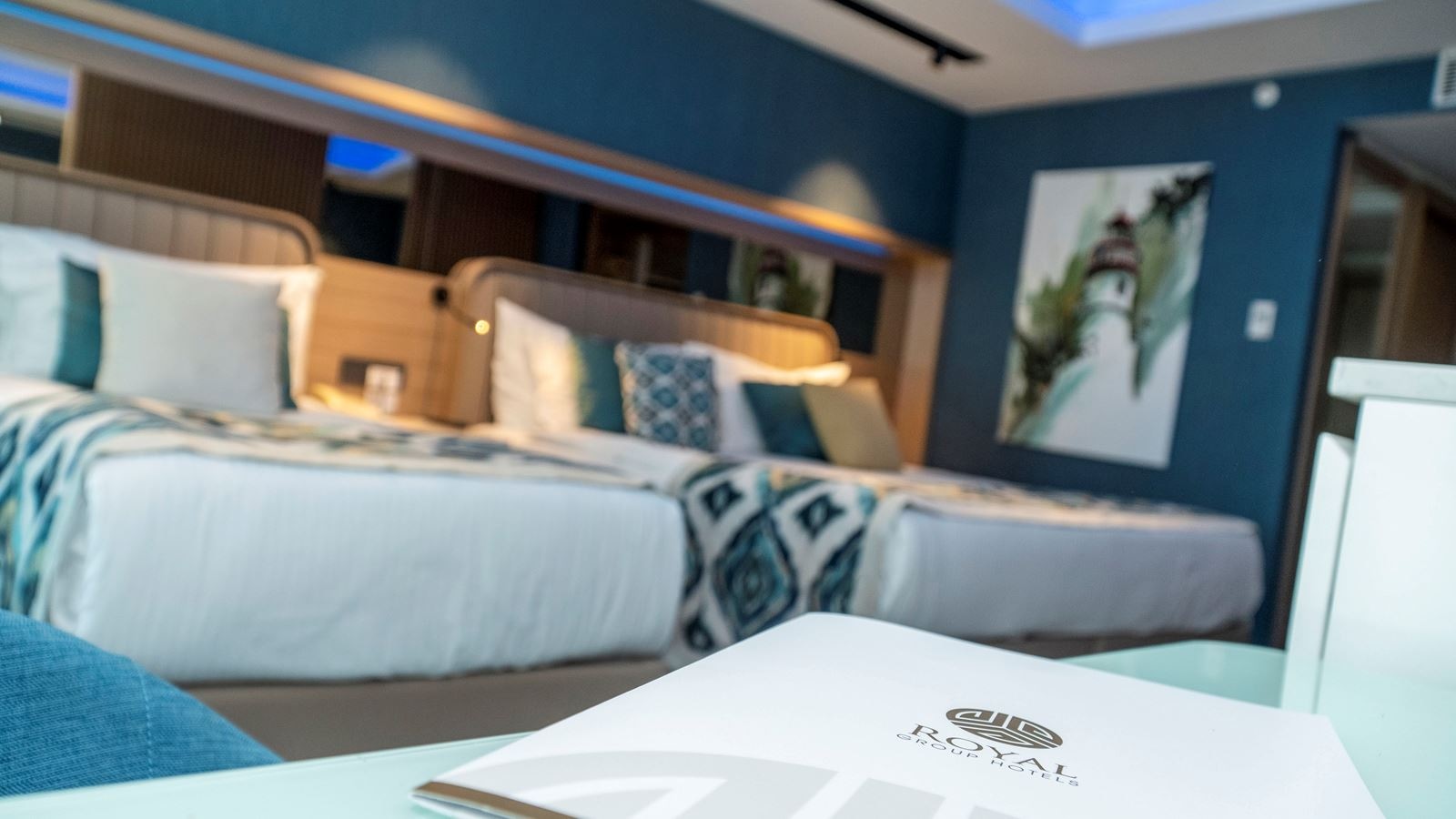 rooms-superior-standard-room-sea-view-with-balcony