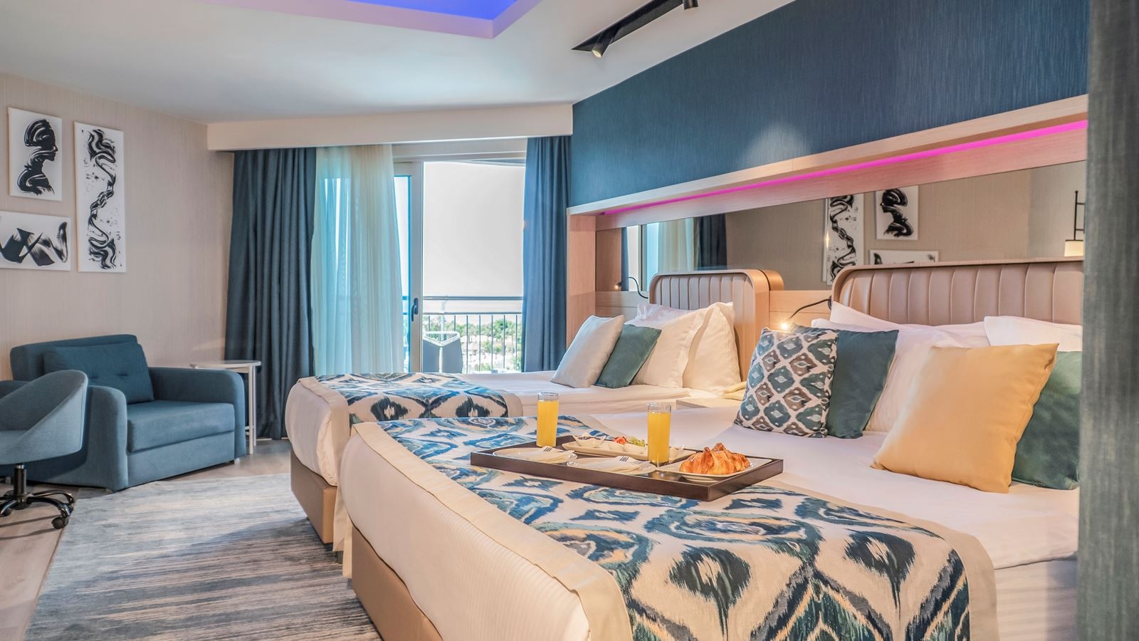 rooms-superior-standard-room-sea-view-with-balcony