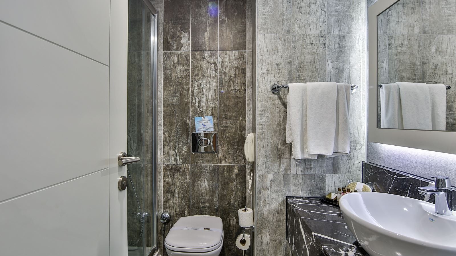 rooms-standard-terrace-jacuzzi-room