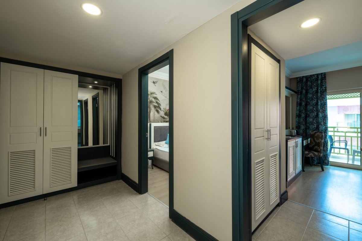 rooms-big-family-room