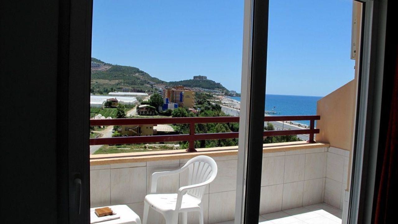 rooms-family-room-side-sea-view