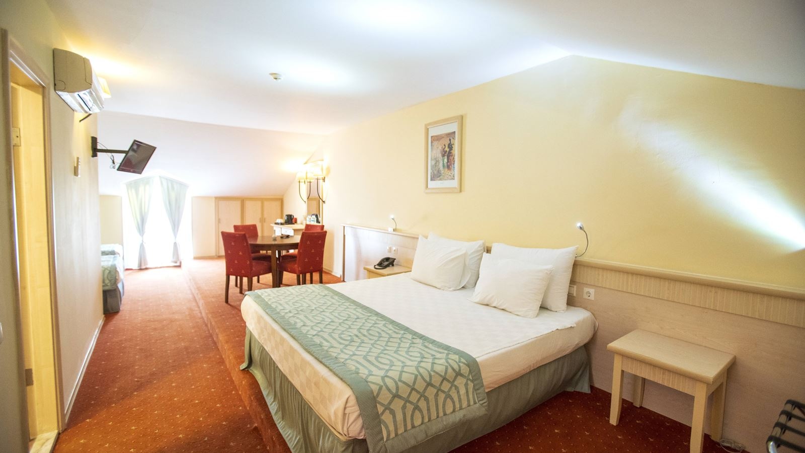rooms-attic-room