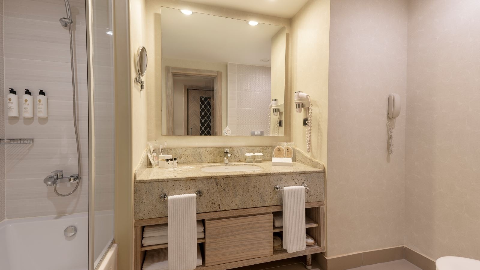 rooms-alhambra-suite