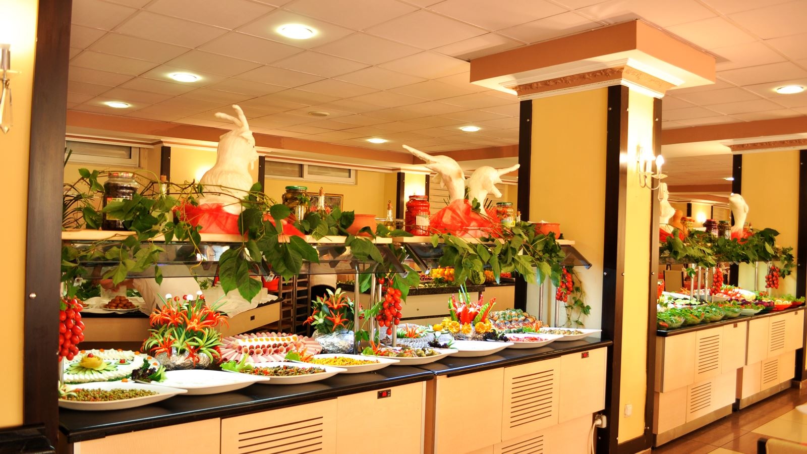 restaurants-first--class-hotel-ana-restaurant