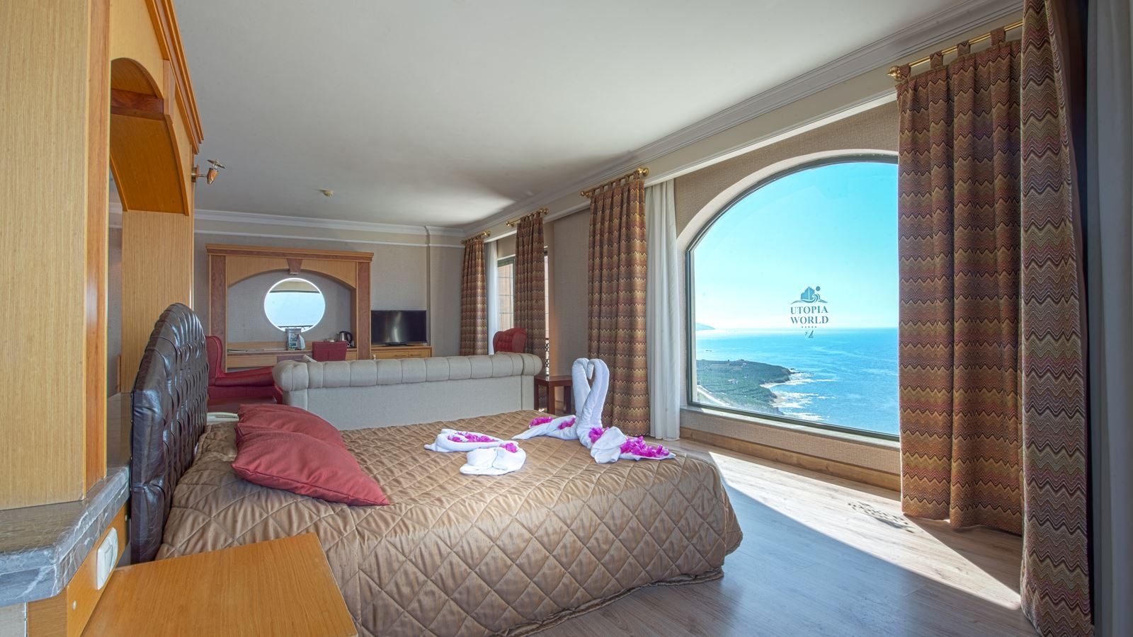 rooms-corner-suite-room