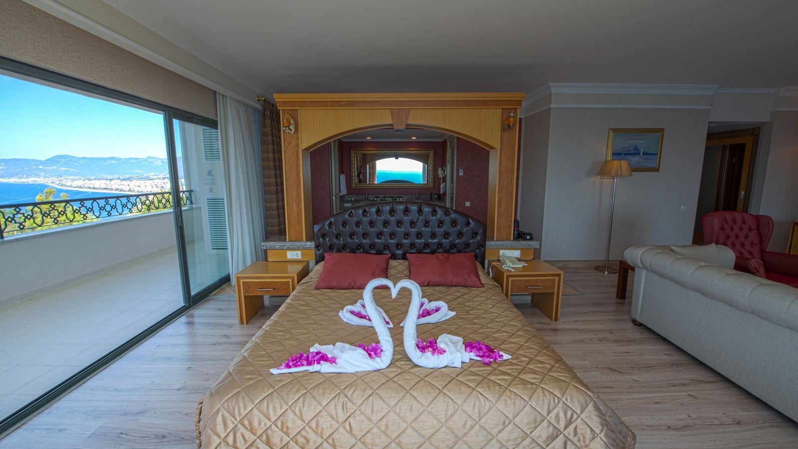 rooms-corner-suite-room