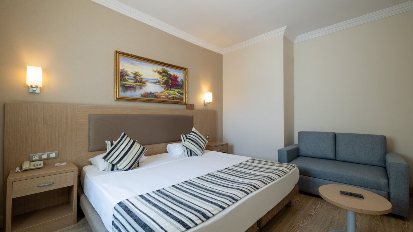 rooms-family-room-land-view