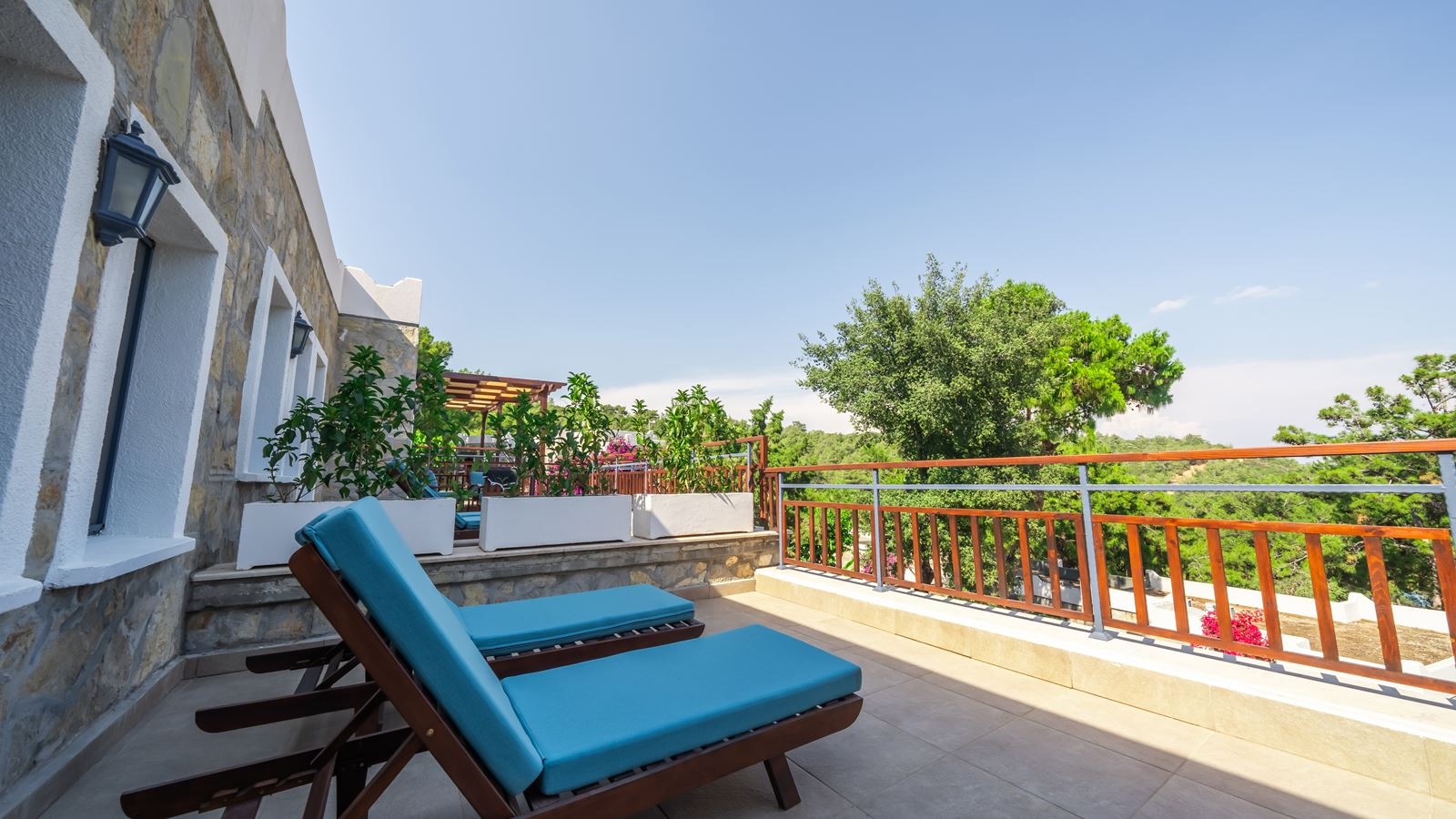 rooms-deluxe-club-family-room