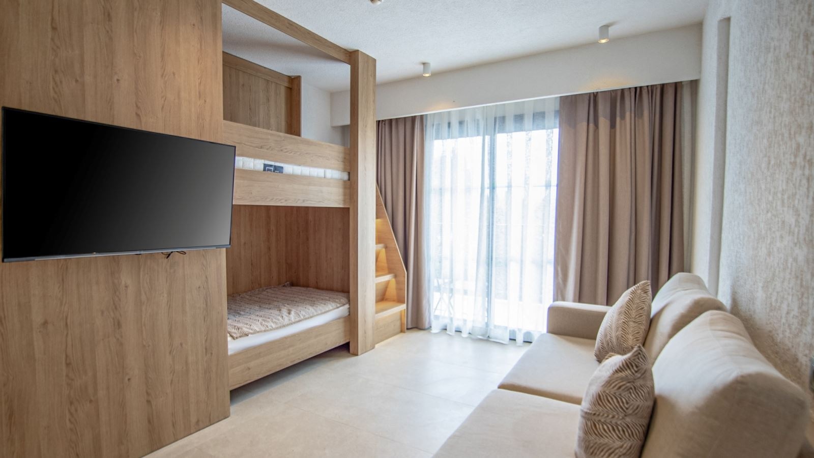 rooms-main-building-family-room