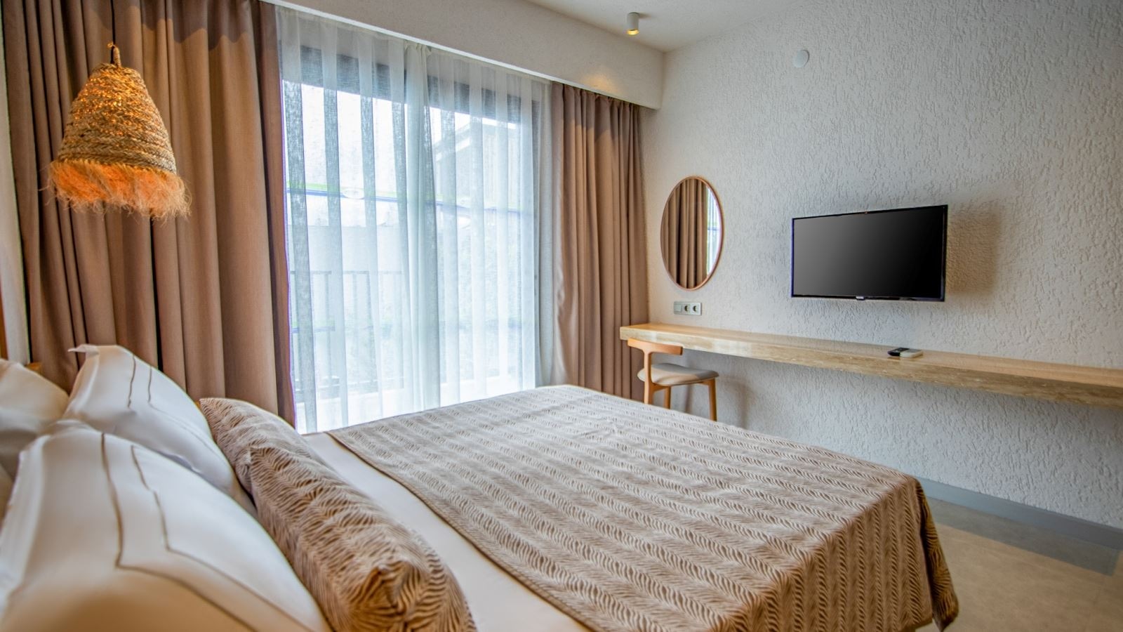 rooms-main-building-family-room