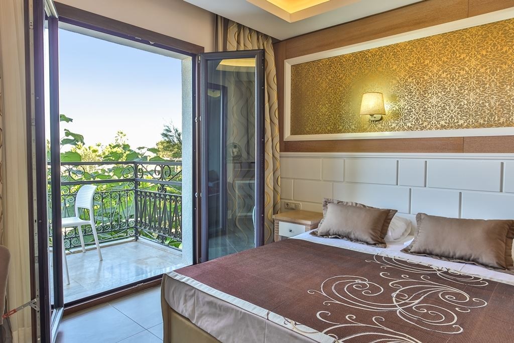 rooms-garden-deluxe-room-sea-view