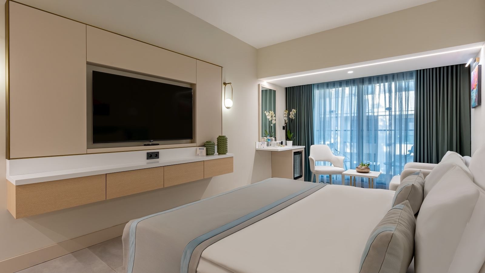 rooms-atrium-room-with-balcony