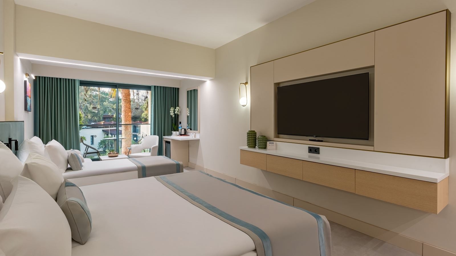 rooms-deluxe-room-with-balcony-roh