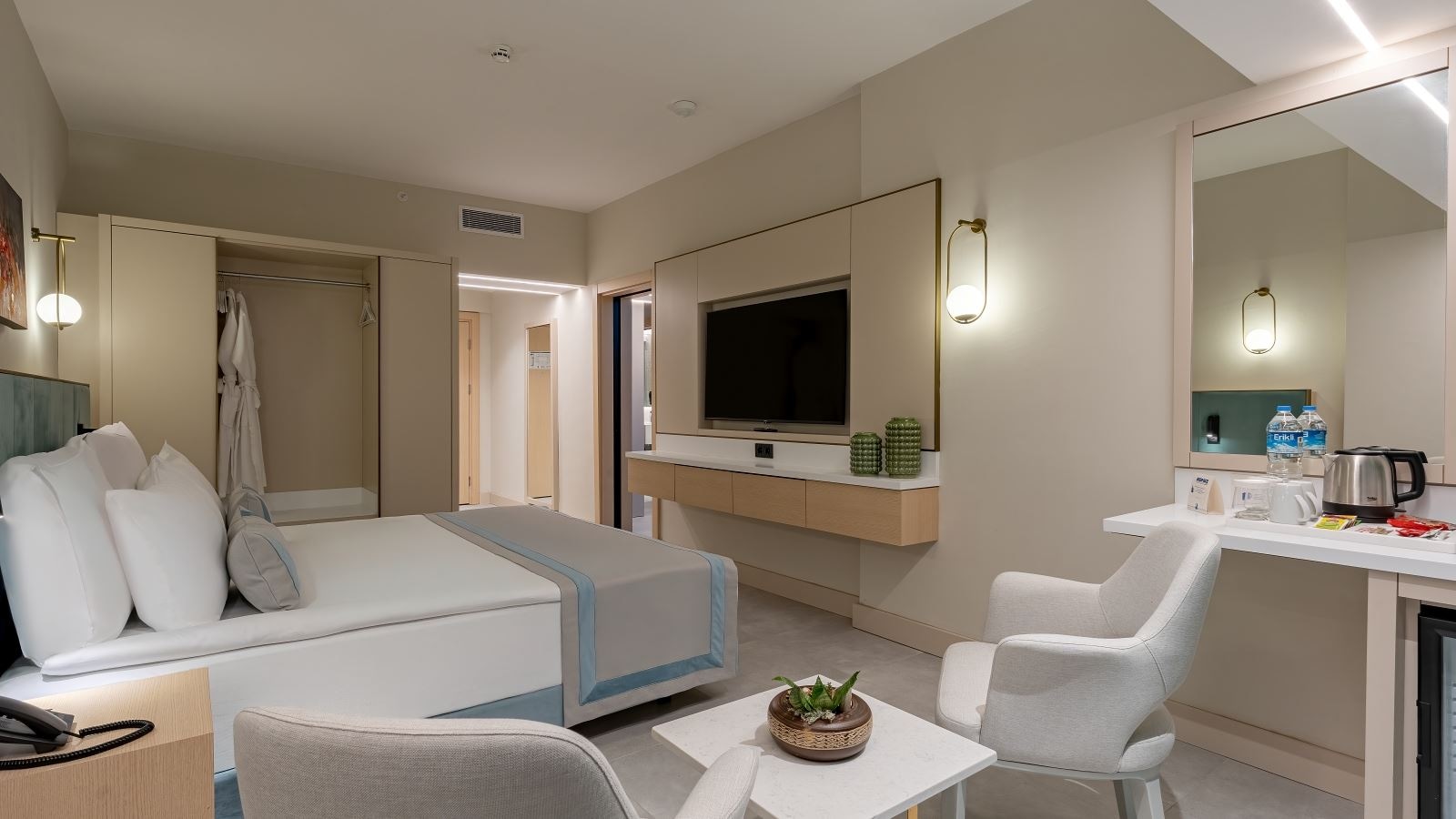 rooms-deluxe-family-room