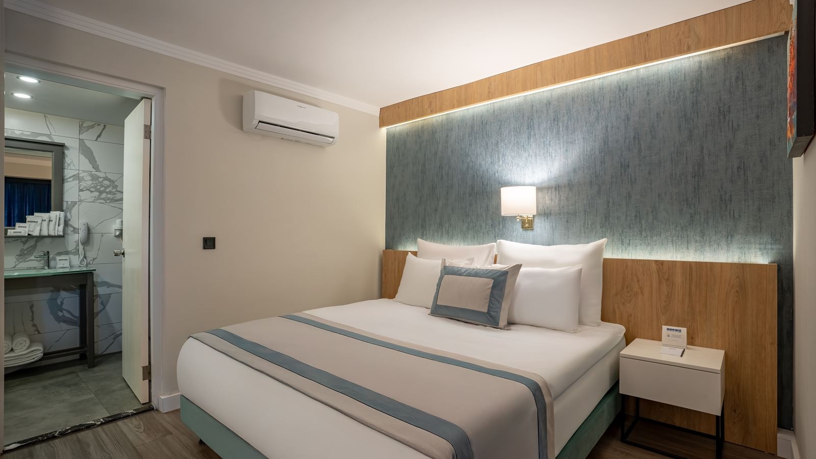 rooms-garden-room-with-balcony