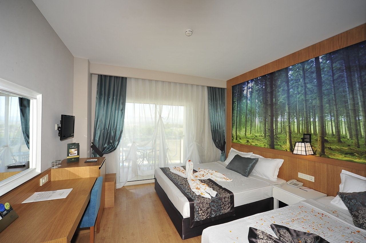 rooms-standard-room-pool-view