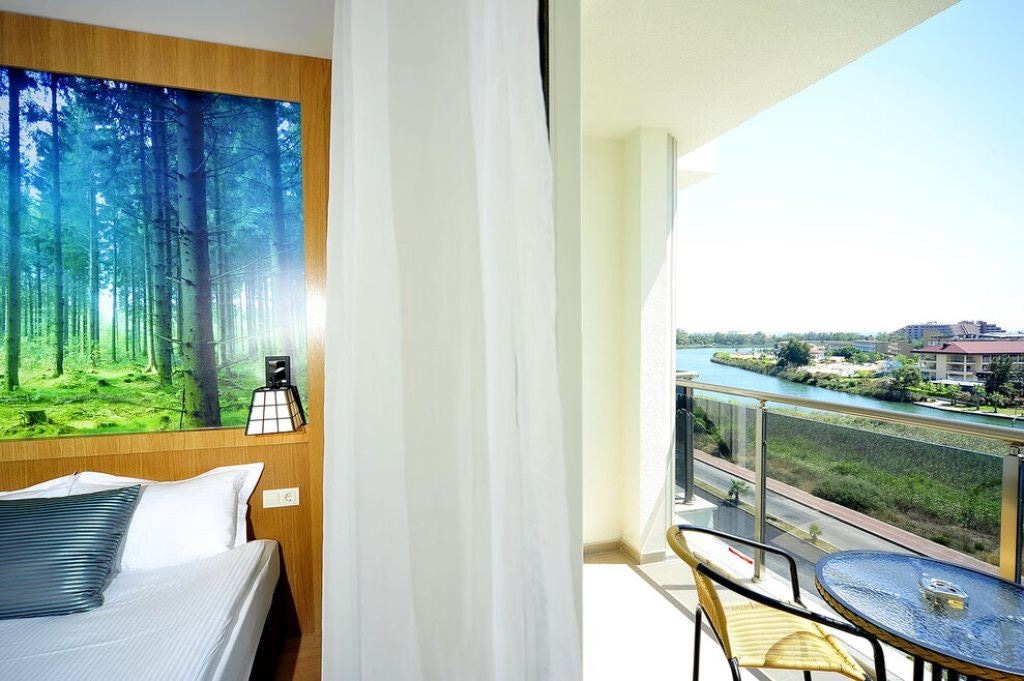 rooms-standard-room-pool-view