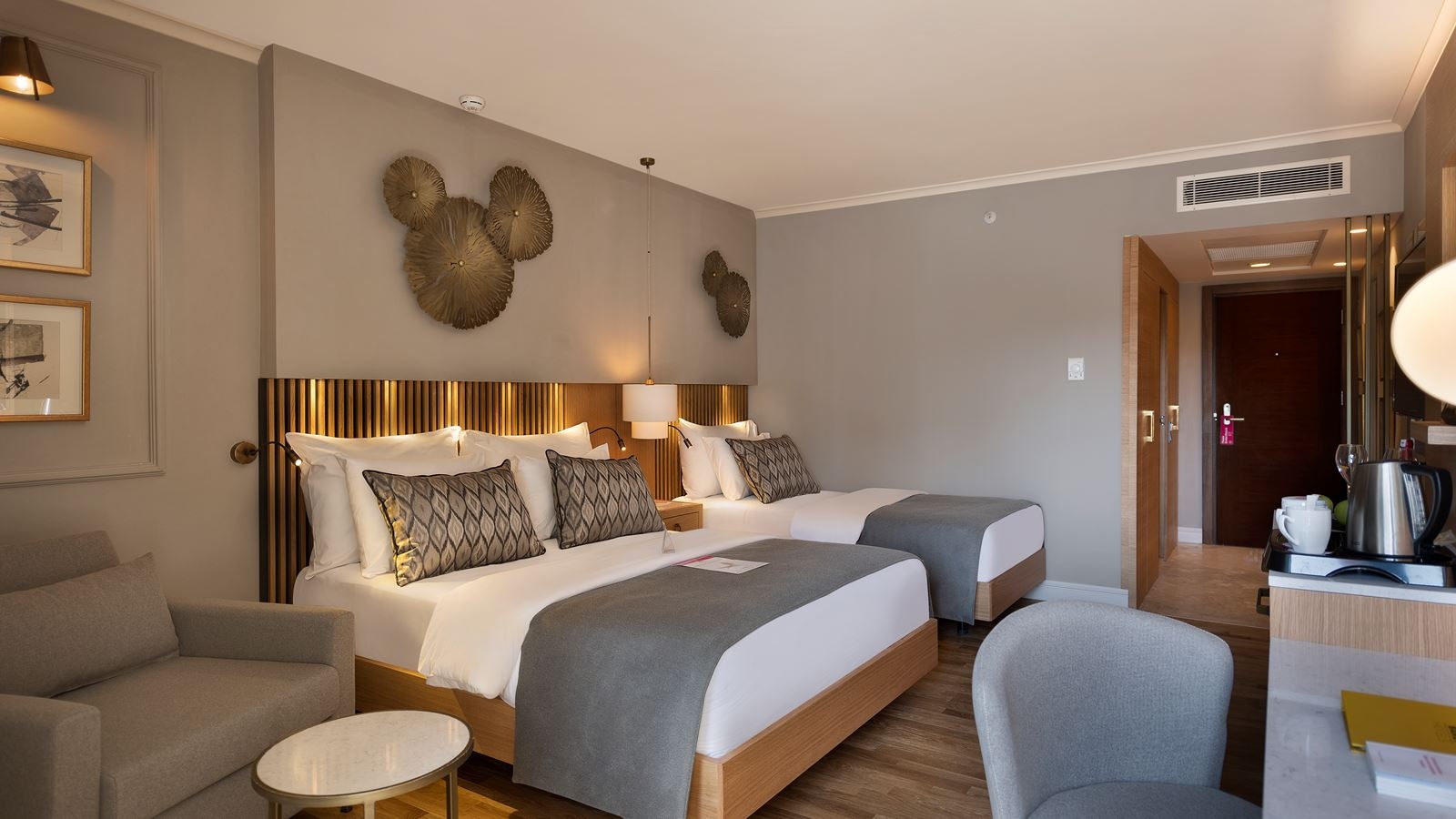 rooms-superior-room-land-view