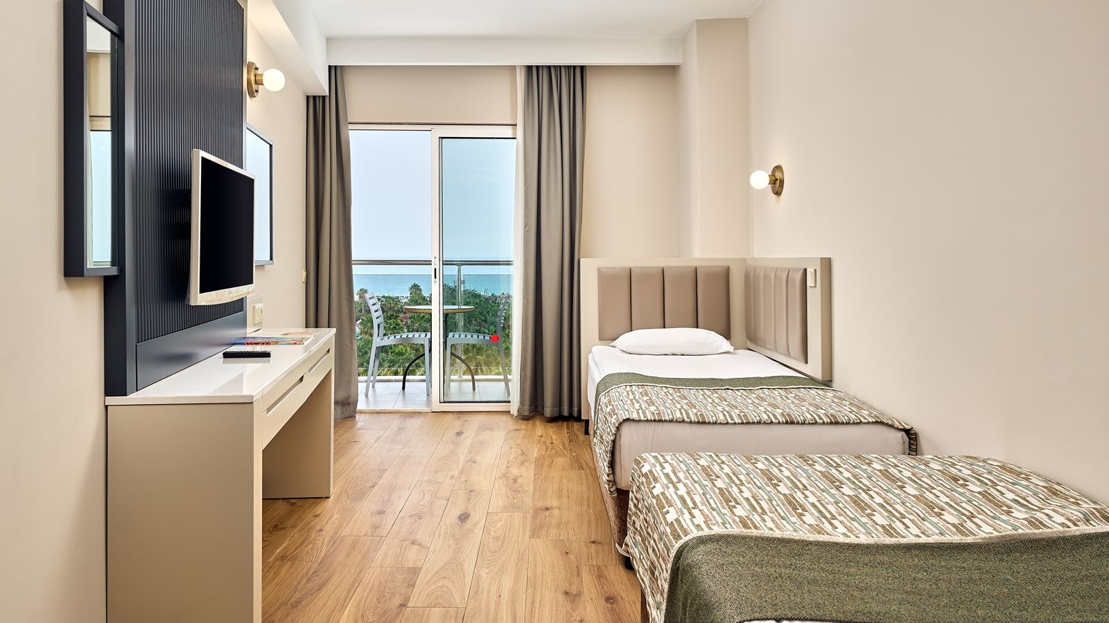 rooms-family-room-sea-view