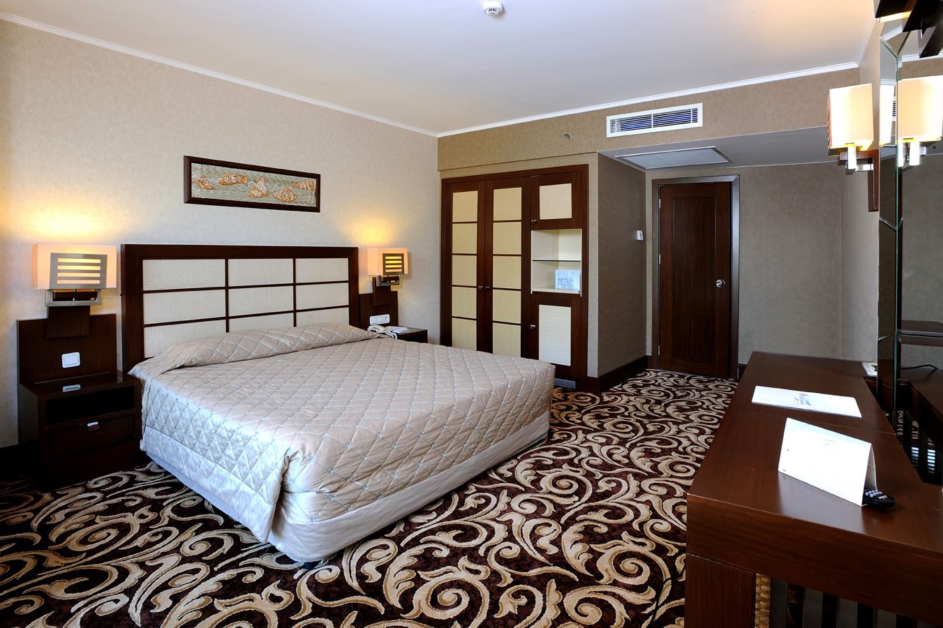 rooms-garden-chalet-room-anex-land-view