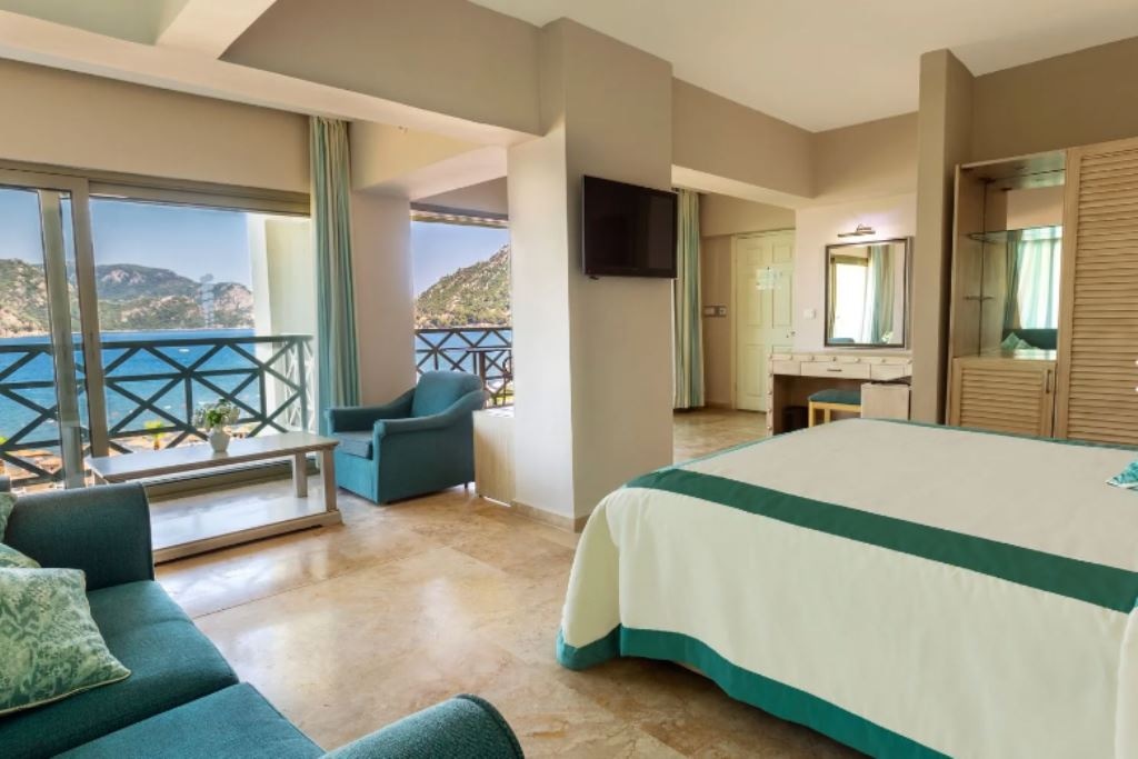 rooms-deluxe-suite-room